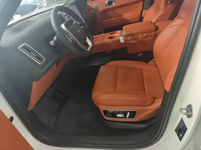 Li Auto L7 — Фото автомобиля 14