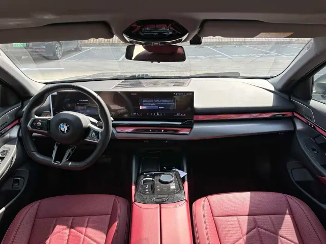 BMW 5 Series — Фото автомобиля 4