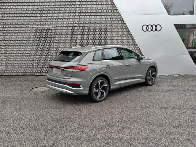 Audi Q4 e-tron — Фото автомобиля 4