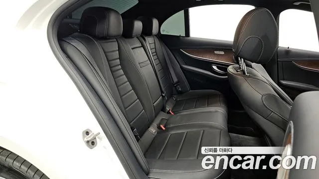 Mercedes-Benz E-Class — Фото автомобиля 11
