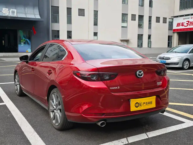 Mazda Axela — Фото автомобиля 5