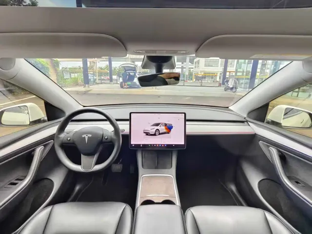 Tesla Model Y — Фото автомобиля 5