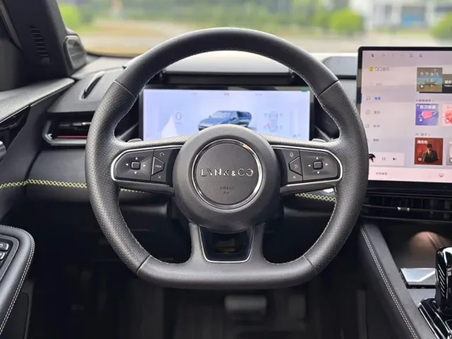 Lynk & Co 03 — Фото автомобиля 21