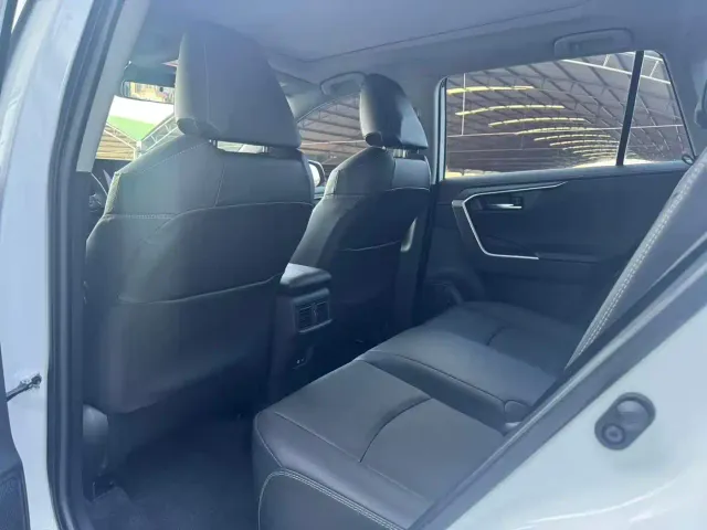 Toyota RAV4 — Фото автомобиля 9