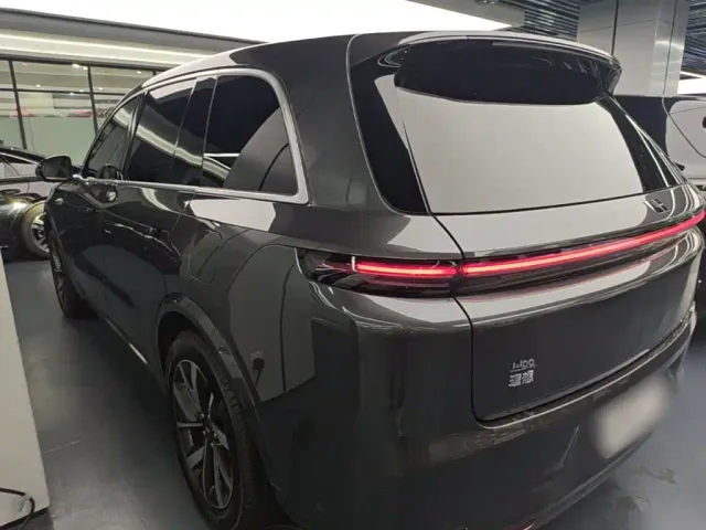 Li Auto L8 — Фото автомобиля 4