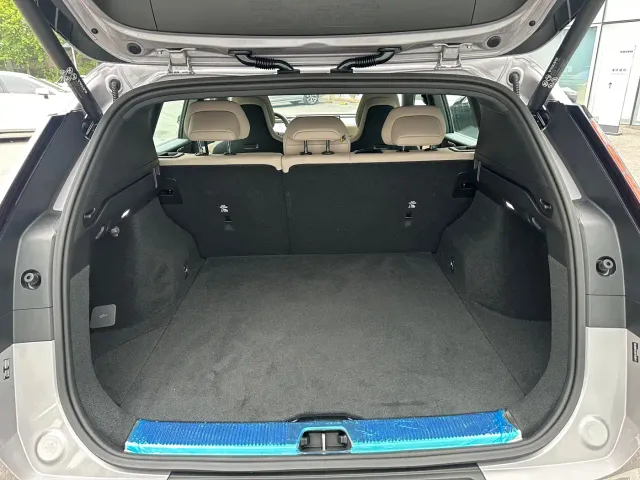 Volvo XC70 Plug-in Hybrid — Фото автомобиля 17