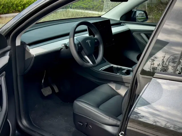 Tesla Model Y — Фото автомобиля 4