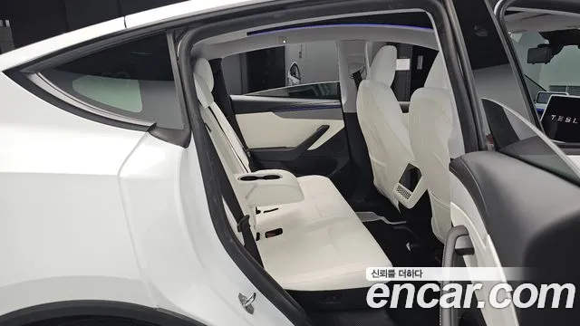 Tesla Model Y — Фото автомобиля 11