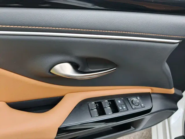 Lexus ES — Фото автомобиля 23