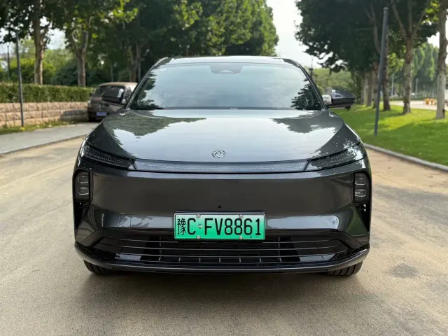 Dongfeng Aeolus Dongfeng Aeolus L8 2025 Plug-in Hybrid — Фото автомобиля 2