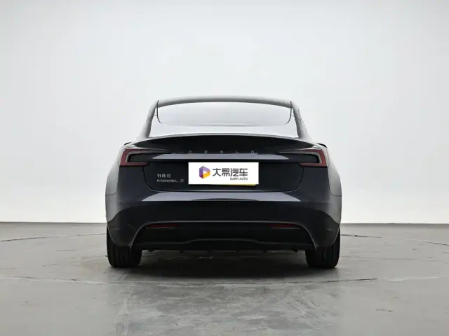 Tesla Model 3 — Фото автомобиля 4