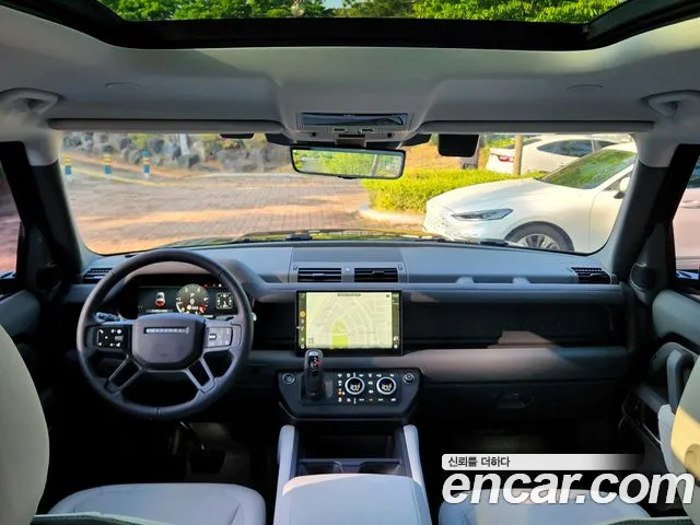 Land Rover Defender — Фото автомобиля 16