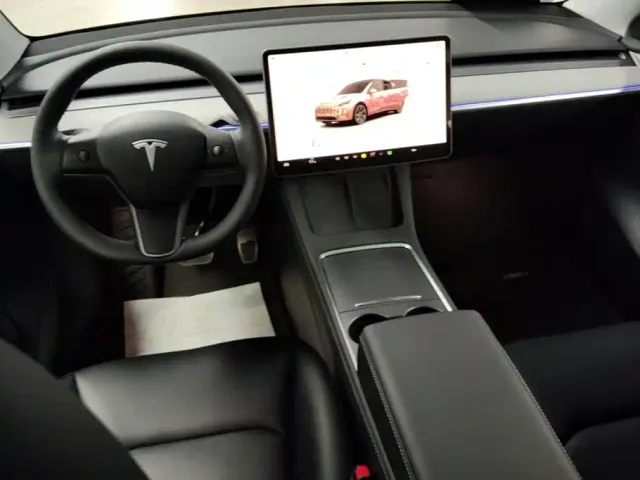 Tesla Model Y — Фото автомобиля 12