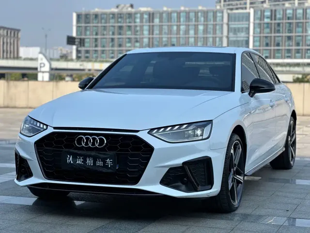 Фотография автомобиля — Audi A4L