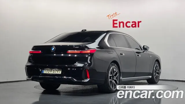 BMW 7 Series G70 — Фото автомобиля 2