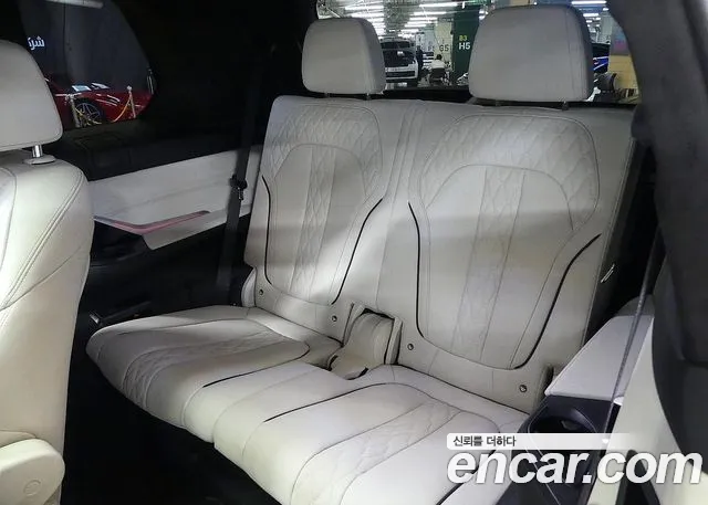 BMW X7 M60i xDrive M Sport 6 мест — Фото автомобиля 18