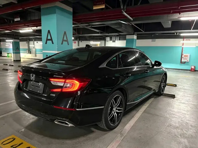 Honda Accord — Фото автомобиля 3
