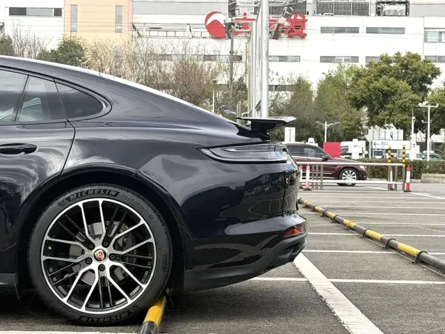 Porsche Panamera — Фото автомобиля 3