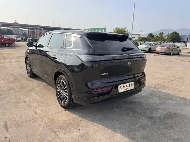 Dongfeng Aeolus Dongfeng Aeolus L8 2025 Plug-in Hybrid — Фото автомобиля 20