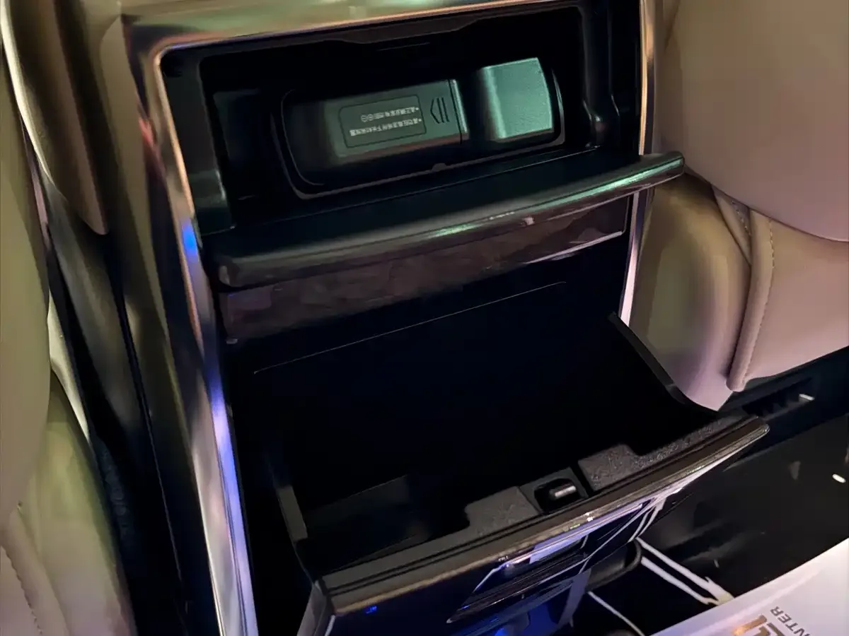 Toyota Alphard 2021 Hybrid 2.5L Premium — Фото автомобиля 27