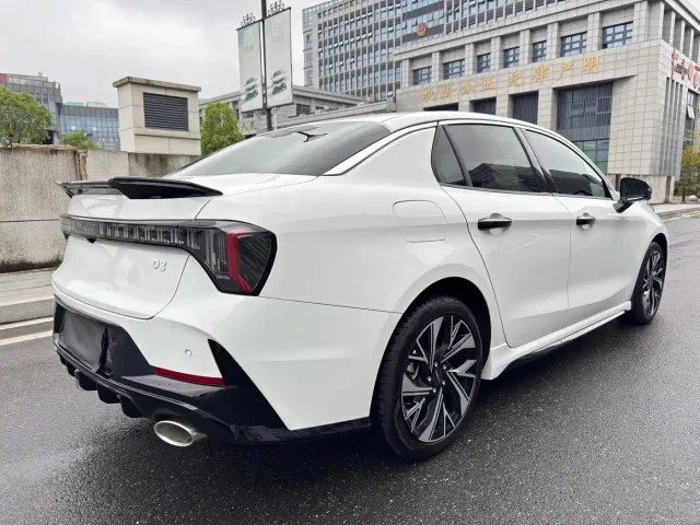 Lynk & Co 03 — Фото автомобиля 26