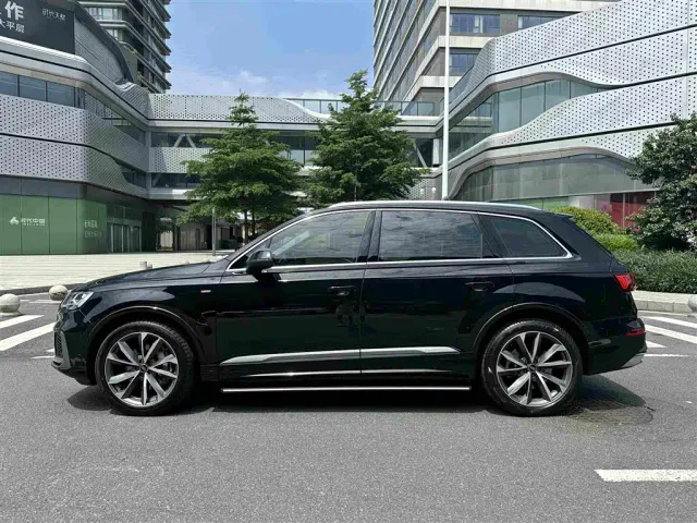 Audi Q7 — Фото автомобиля 10