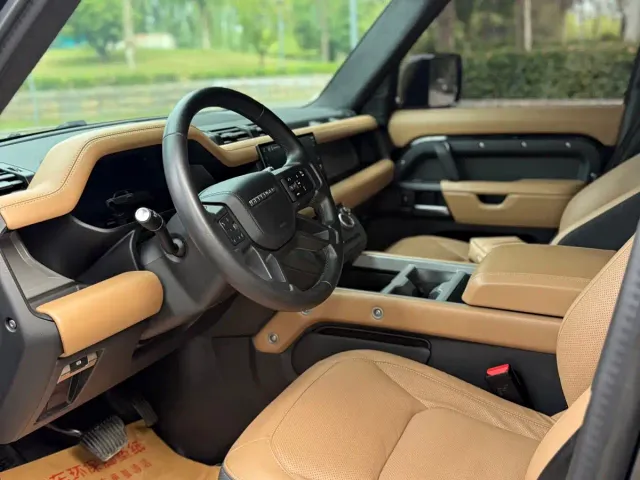 Land Rover Defender — Фото автомобиля 4