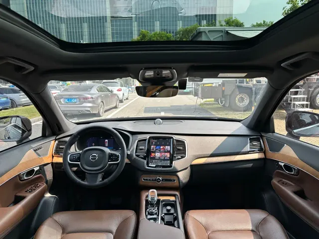 Volvo XC90 — Фото автомобиля 7