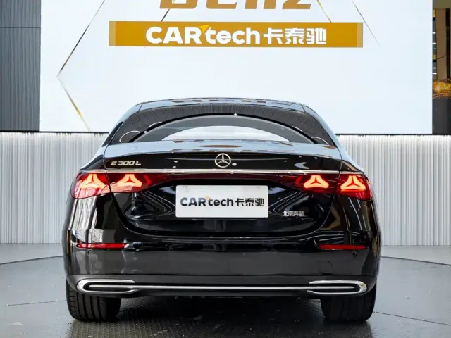 Mercedes-Benz E-Class — Фото автомобиля 5