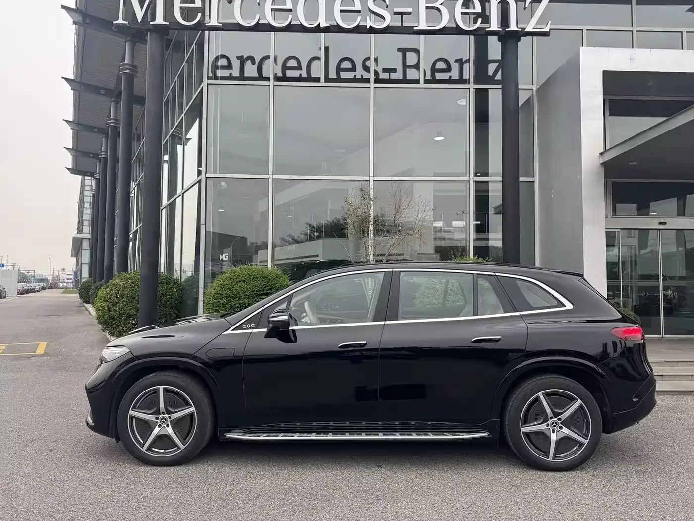 Mercedes-Benz Mercedes-Benz EQS SUV 2025 Model 500 4MATIC — Фото автомобиля 4