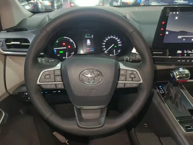 Toyota Granvia — Фото автомобиля 10