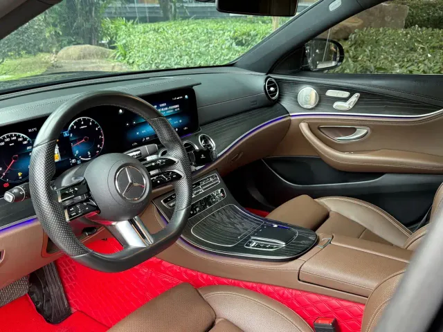 Mercedes-Benz E-Class — Фото автомобиля 4