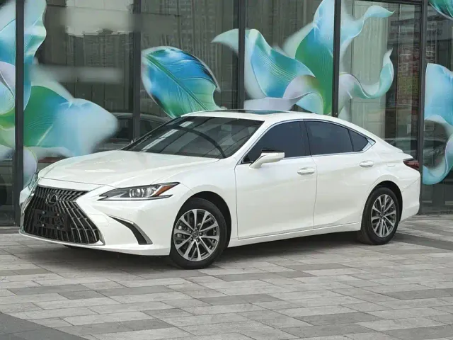 Lexus ES — Фото автомобиля 19