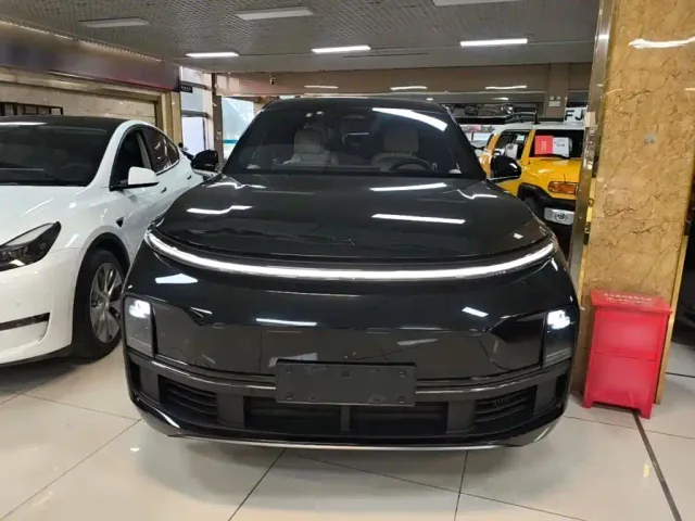 Li Auto L8 — Фото автомобиля 2