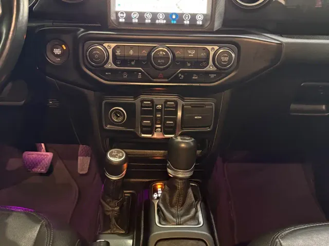 Jeep Wrangler — Фото автомобиля 12