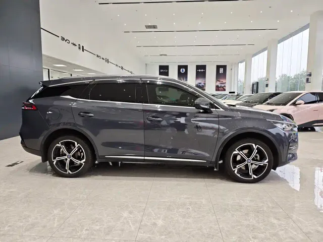 BYD Tang — Фото автомобиля 4