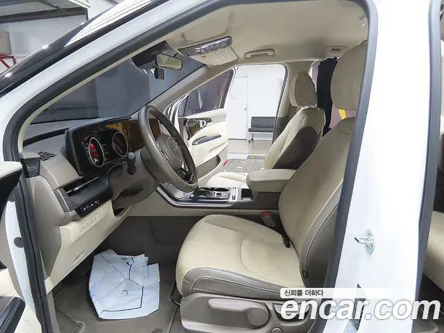 Kia Carnival Generation 4 — Фото автомобиля 11