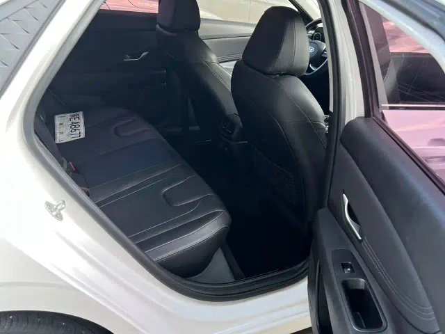 Hyundai Elantra — Фото автомобиля 7