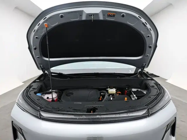 Geely Galaxy Starship 7 EM-i — Фото автомобиля 17