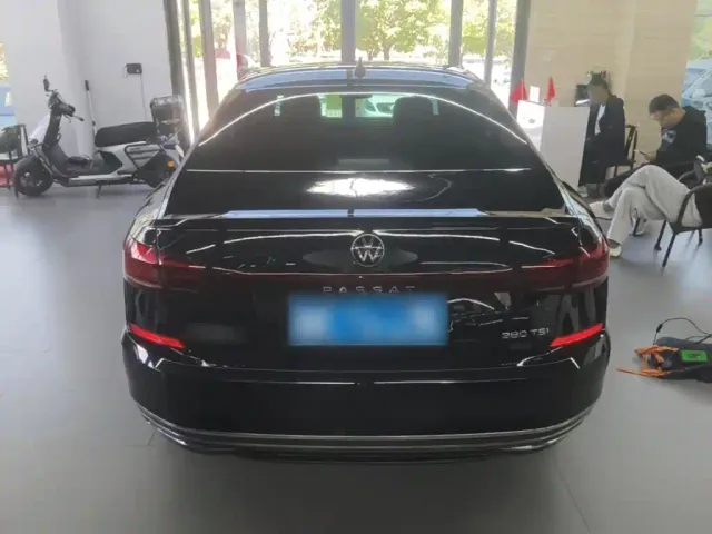 Volkswagen Passat — Фото автомобиля 5