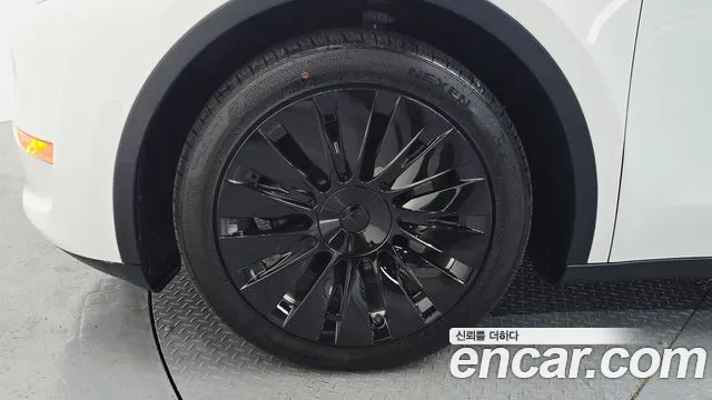 Tesla Model Y — Фото автомобиля 5