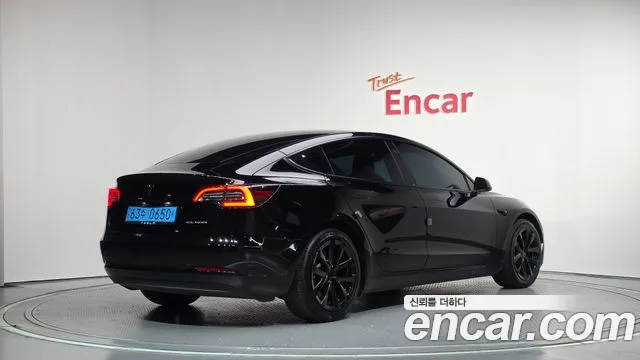 Tesla Model 3 — Фото автомобиля 2