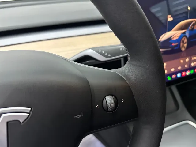 Tesla Model 3 — Фото автомобиля 6