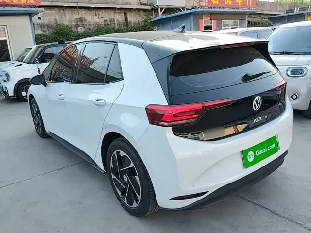 Volkswagen ID.3 — Фото автомобиля 4