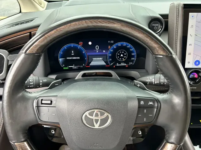 Toyota Alphard — Фото автомобиля 24