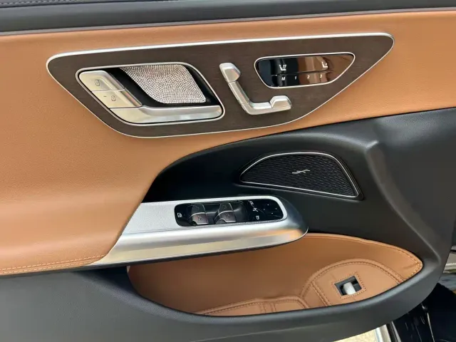Mercedes-Benz E-Class — Фото автомобиля 12