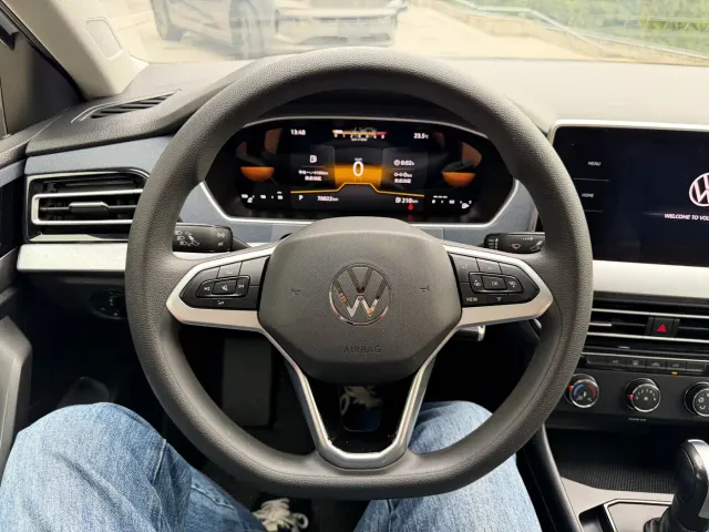 Volkswagen Lavida — Фото автомобиля 18