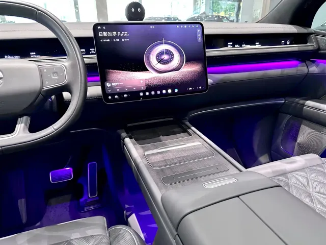 Nio ES8 — Фото автомобиля 22