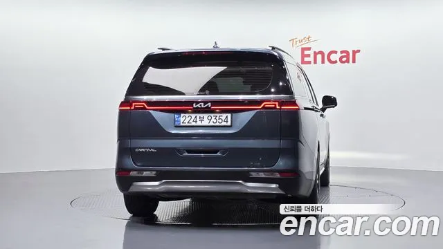 Kia Carnival Generation 4 — Фото автомобиля 4