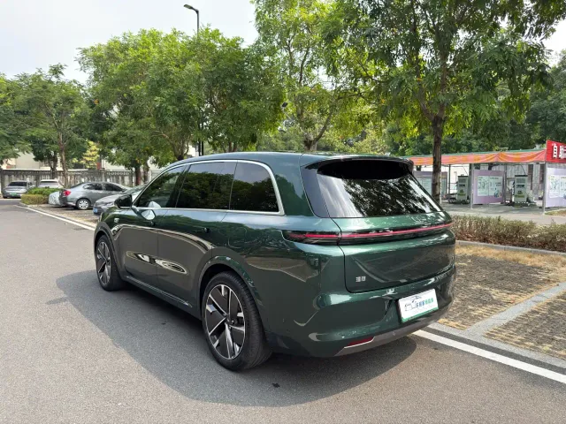 Li Auto L8 — Фото автомобиля 8